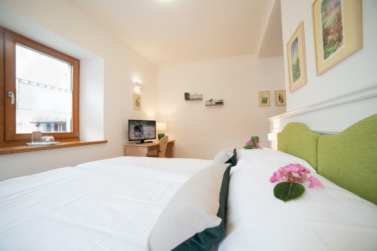 Alpedale Locanda Ovaro Extérieur photo